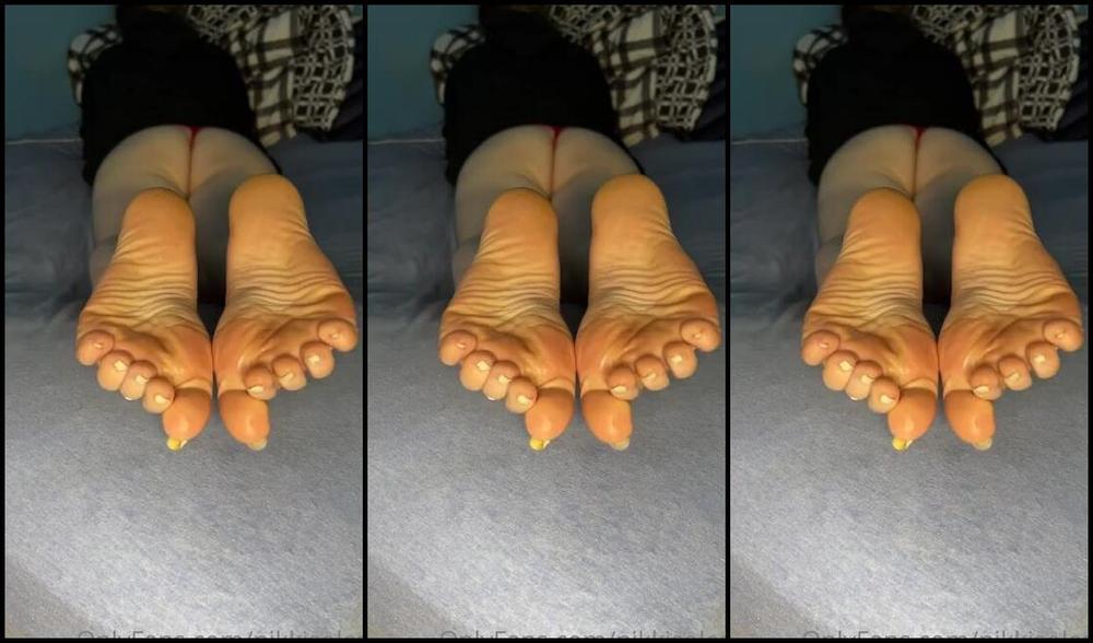 Nikkisoless Onlyfans I Was Craving A Big Cum Shot On My Soles After Getting Off Work So My Co Worker Came Over And Helped