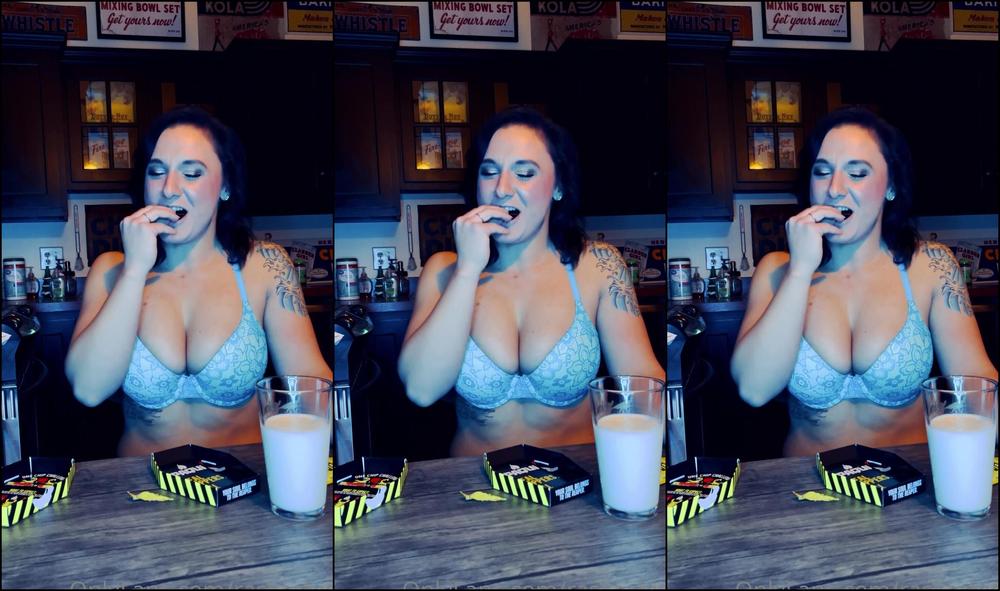 Raskachick Do Not I Repeat Do Not Do The Chip Challenge Lol Hopefully You Get Some Enjoyment Out