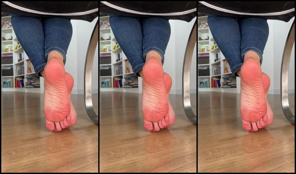 Cute Lily F33T Nicknamed Cute Lily F33T 11 03 2023 Onlyfans Video Promissed Video From Under The Chair Ps