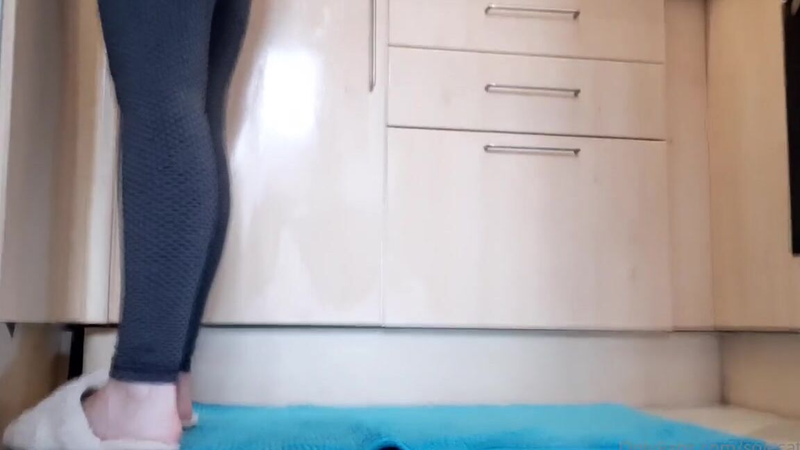 Greatbritishfeet Aka Solecatcher Onlyfans Watch A Milf At Work Cooking And Cleaning In Tight Leggings And Slippers Greatbritishsoles