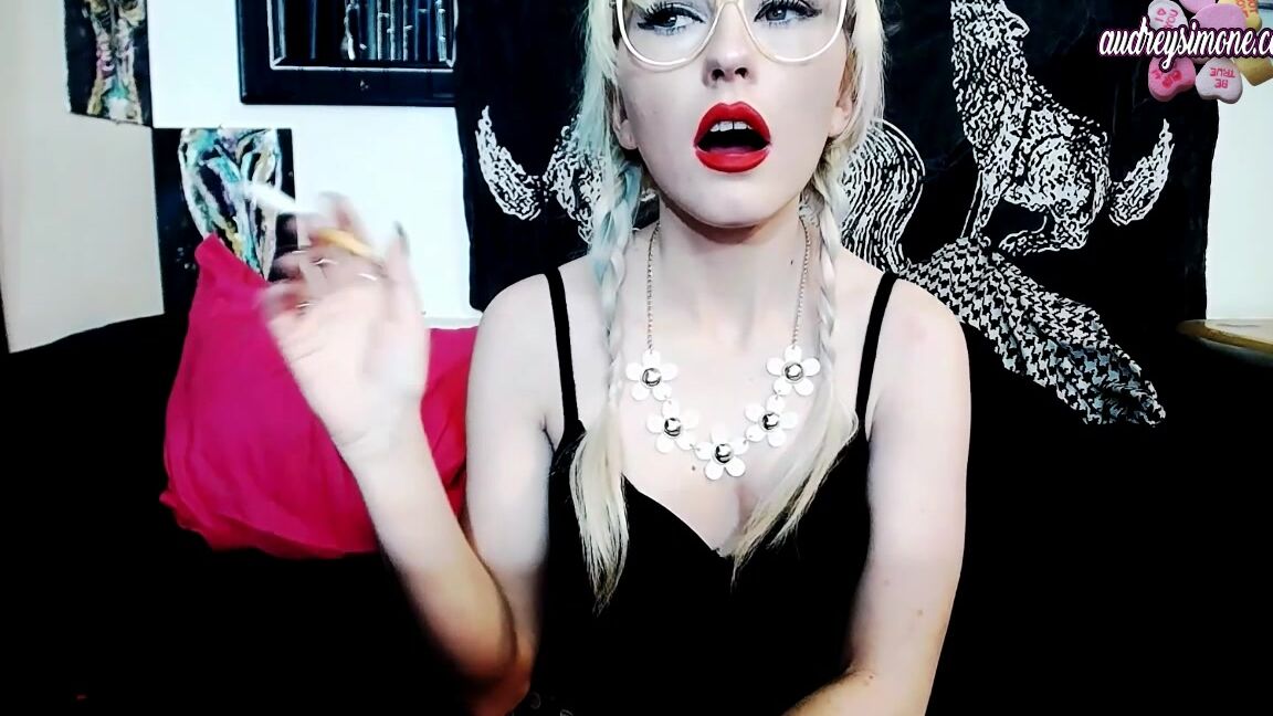 Audreysimone Red Lips Marlboro Red S