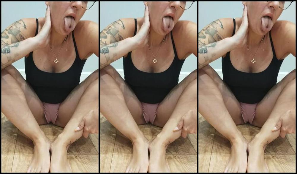 Miss Fair Trade Feet Nicknamed Fairtradefeet Onlyfans 11 28 2023 Spitting On My Feet During The Time You Are Just In Front Of The Screen Wishing 7