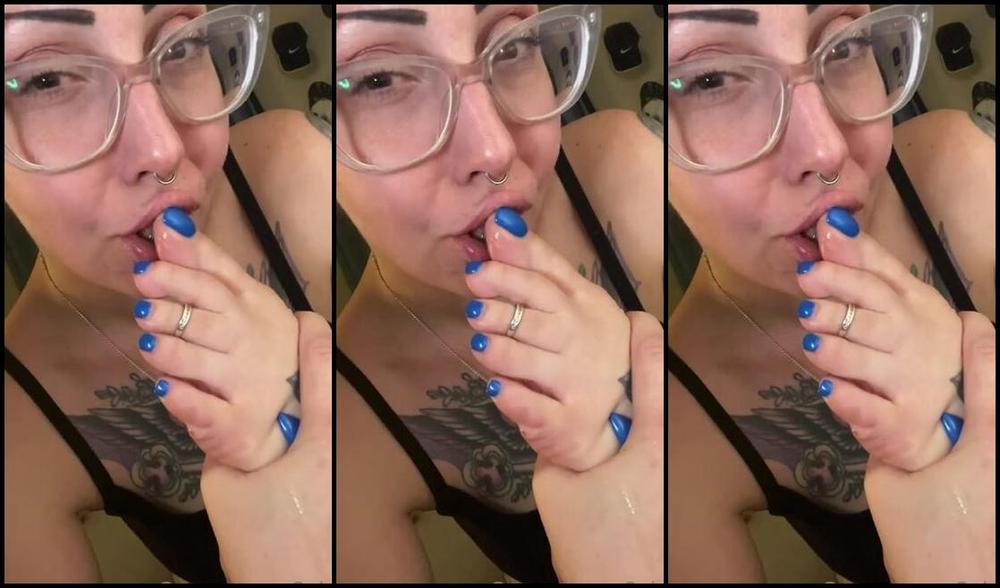 Mystikal Mami Nicknamed Mystikal Mami Onlyfans Don T Mind The Orange On My Tongue I Was Tipsy And Ate Candy Before I Filmed This