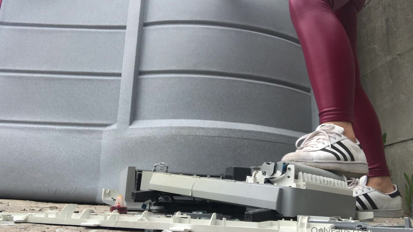 Queenfeetred Releases Stress Like That