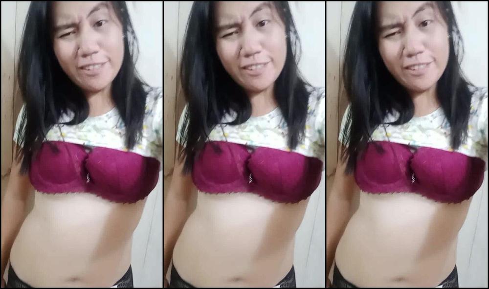 Cummybaby Flashing Boobs And Panty Fitting In Mall