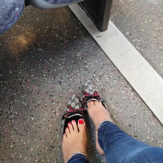 Feetbysherri Onlyfans Feet On Seat