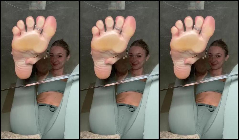 Goddess Kaylee Aka Xomaddykxo Onlyfans Pov I M Torturing You From Above My Acrylic Coffee Table And You Can T Touch Or Tastep