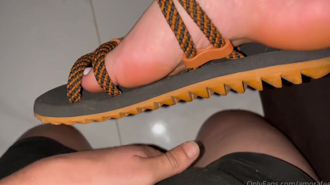 Pezinhos Da Amora Aka Amorafeetofc Onlyfans Again While I Sleep He Cums On My Feet Can T Avoid This Pink Little Soles And French Toes