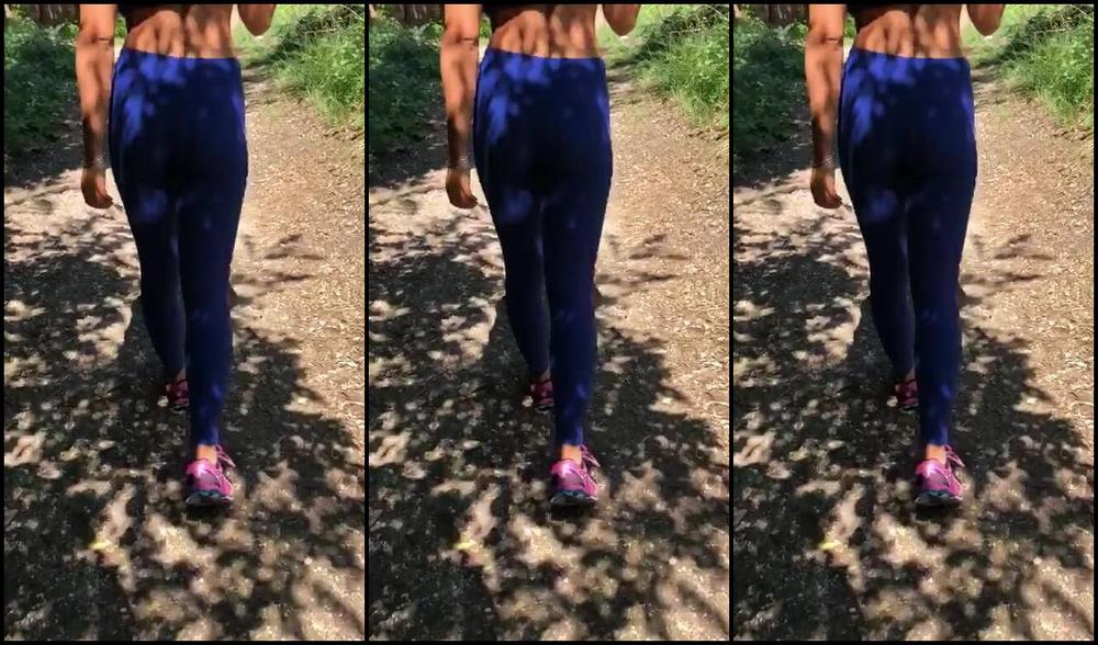 Mistress Gaia Opo La Passeggiata Al Parco Il Mio Schiavo Si Occupera Di P