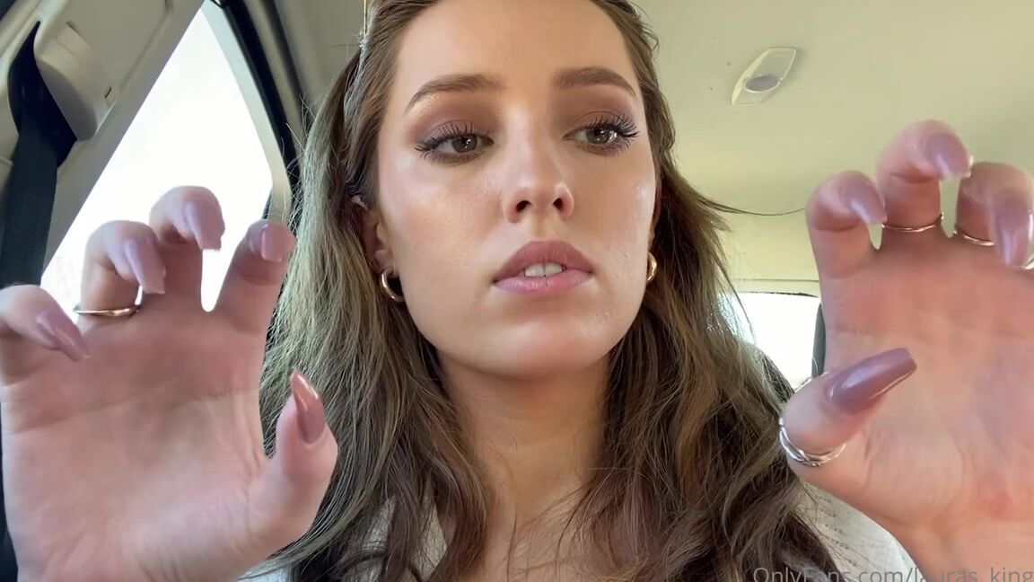 Lalalaura Nicknamed Lauras Kingdom 11 22 2020 Onlyfans Video Alex Flexing Her Claws