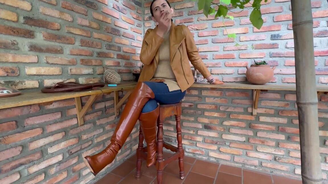 Goddess Kalinda Nicknamed Goddesskalinda Onlyfans You Must Choose A Single Task Be My Human Ashtray Or Receive The Caresses Of