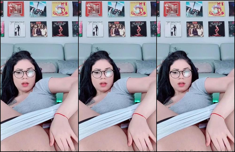 ari2b-25-11-2020-1327101557-just-playing-with-myself-before-i-have-to-sneak-around-to-have-fun-with-you