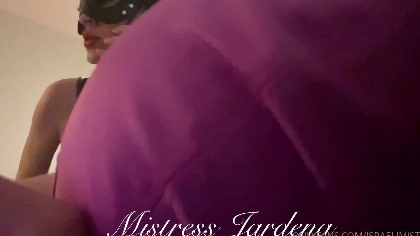 Israelimistress The Stupid Whore Was Cleaning The Apartment And Preventing