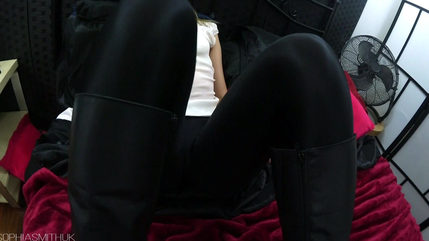 Sophia Smith Powerful Lady Shiny Legs