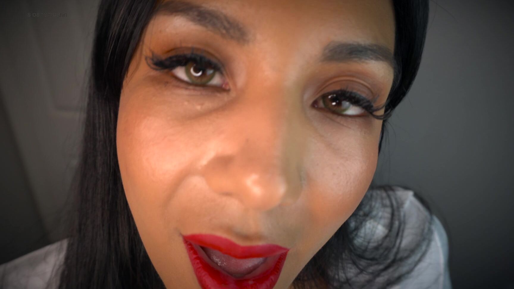 Sloane Sabbath Red Hot Lips Make You Mine