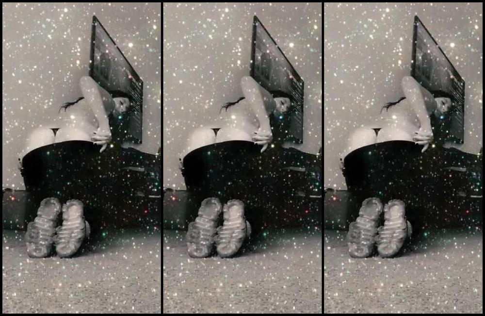 Jenelle Jcakes Nicknamed Jcakess Onlyfans Sneakers Saturday Oh And Some Booty