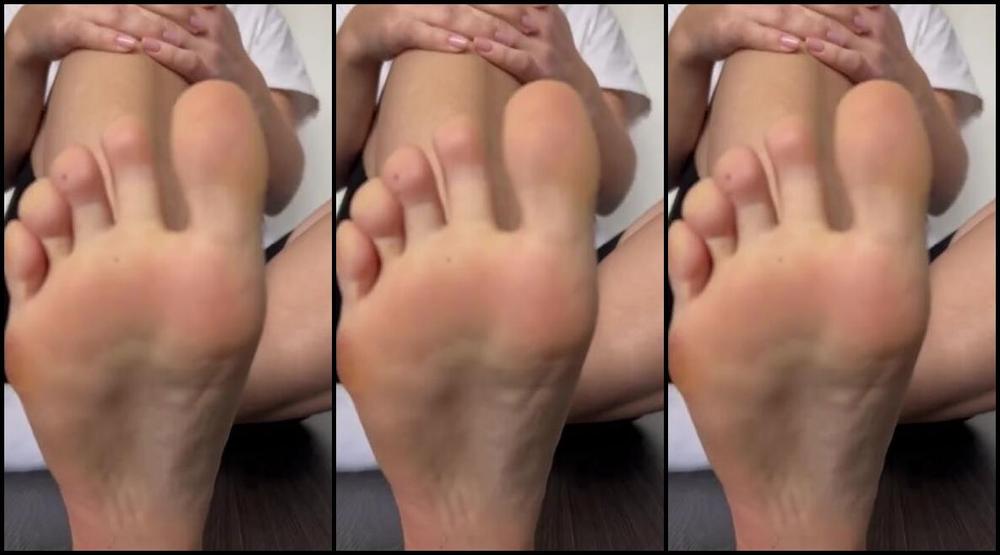 Sarina Jones Nicknamed Sarinajones 05 22 2025 Onlyfans Video Off With My Socks You Want To See Some Beautiful Bare Soles And Some White Manicured