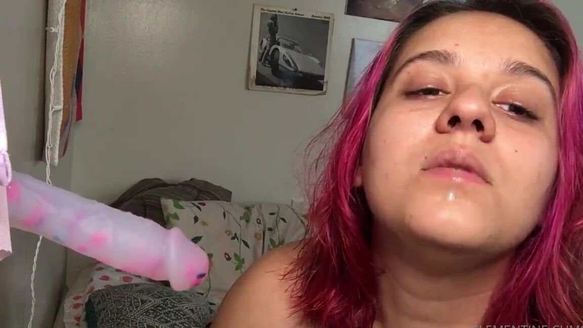 Cl M Ntine Dildo Blowjob