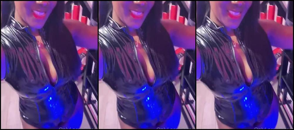 Mistress Lorraine Nicknamed Mslorraineldn 02 15 2023 Onlyfans Video Had A Great Session Last Night Took This Before My Sub Arrived