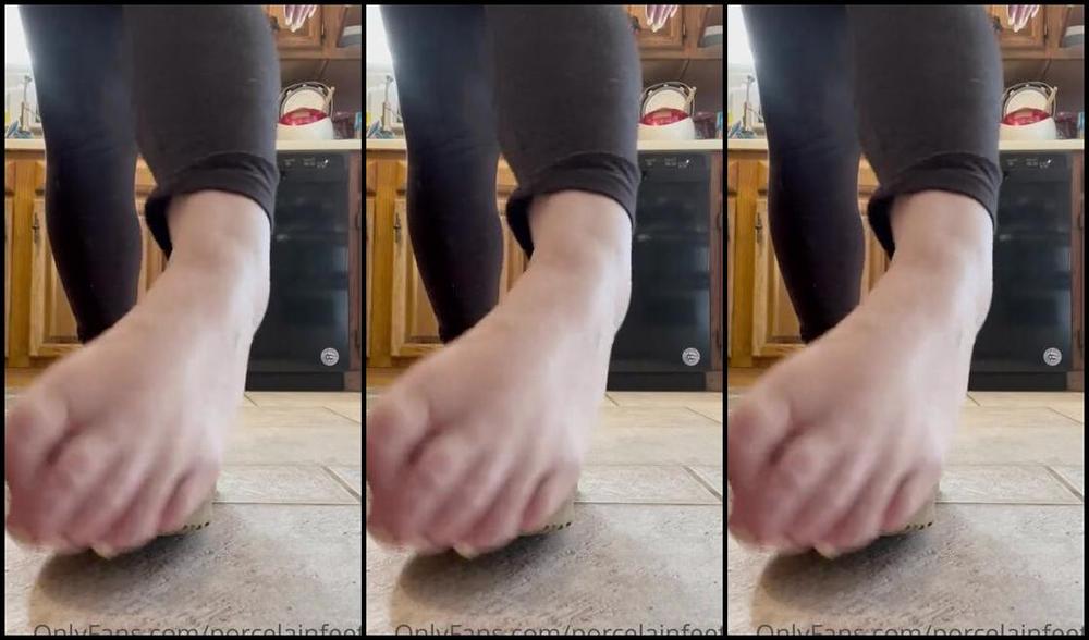 Porcelain Goddess Aka Porcelainfeets Onlyfans Tried To Do A Long Video Of Me Cleaningsole Teasing But Cats Kept Running Through So Here Is One