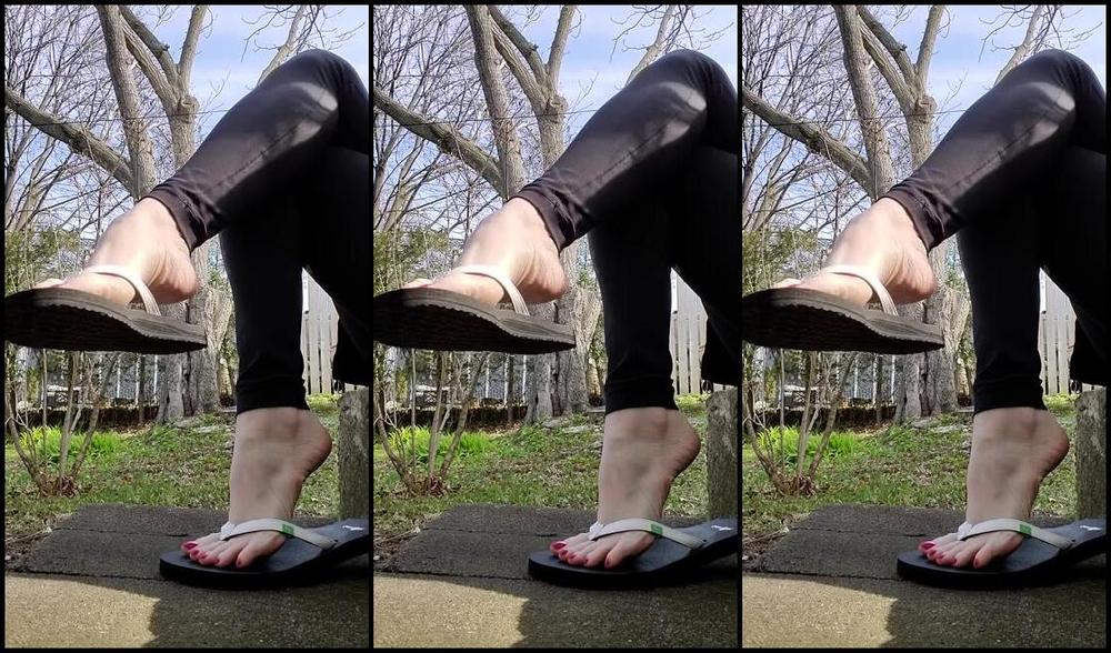 Sloans Paws Nicknamed Sloan Paws 04 24 2020 Onlyfans Video Outdoor Flip Flop Tease