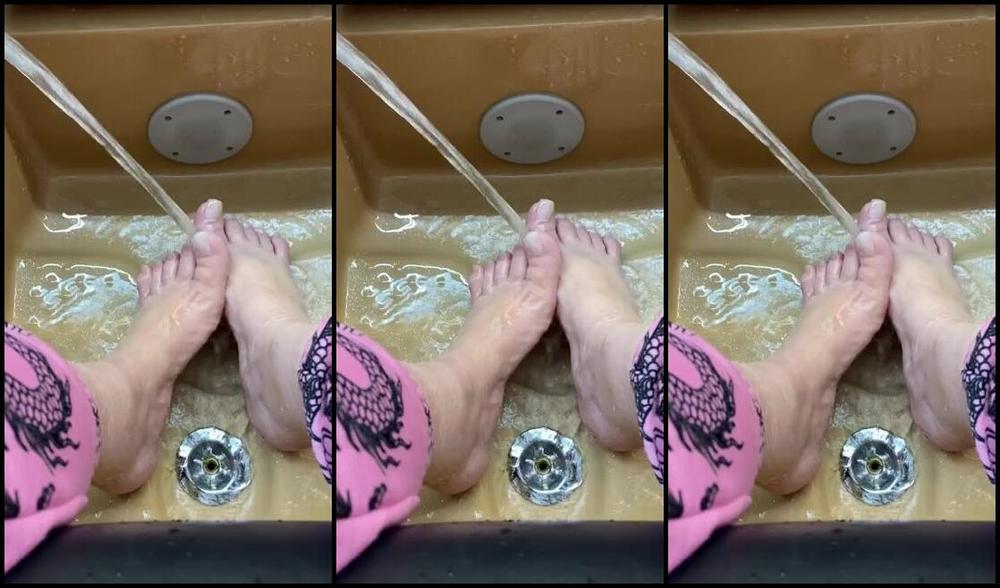 Anushkavelvet Onlyfans It S Pedicure Day Can T Wait To Show You Boys And Fellow Dommes This Creation And Boys Make 4