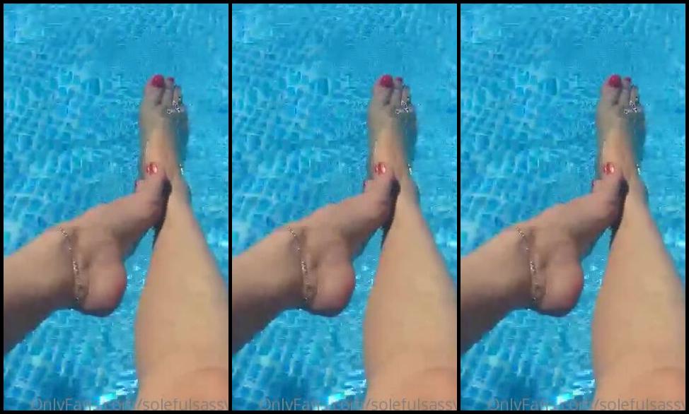 Solefulsassy Onlyfans Cooling These Hot Feet Off Would You Like To Join