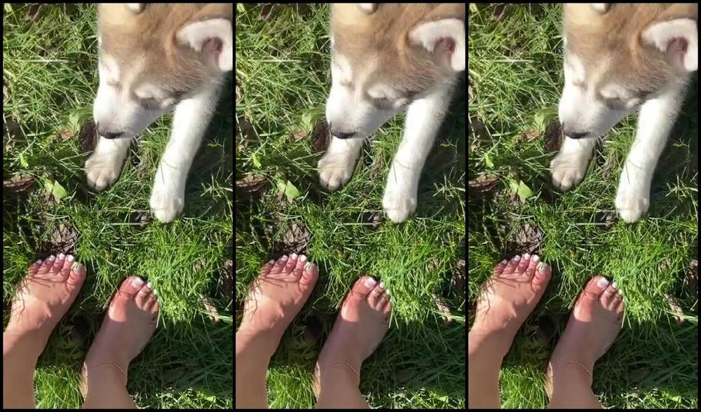 Aminamarie Onlyfans I Ve Been Thinking Of Trimming My Small Toes A Bit Would Y All Be Mad Lol They Just Grow So Damn 1