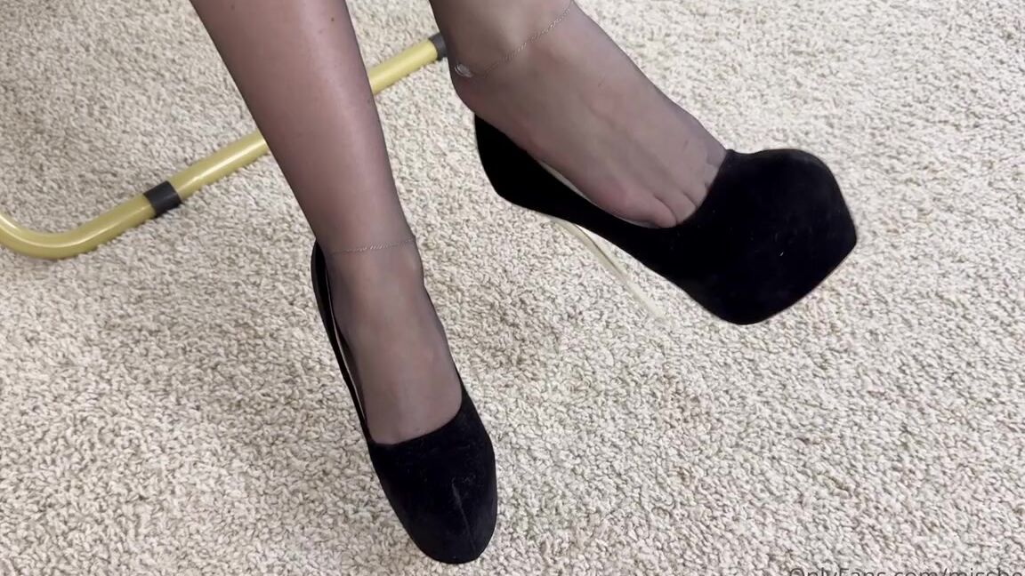 Miss Heels Lisa Nicknamed Missheels07 07 01 2025 Onlyfans Video Amazing Combo With Blue Pedi And Black Nylon V