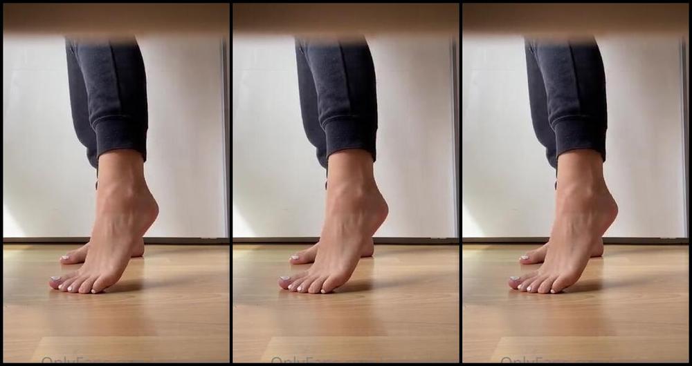 Sarina Jones Nicknamed Sarinajones 12 19 2023 Onlyfans Video You Were Allowed To Spend The Night Crouched Under My Bed