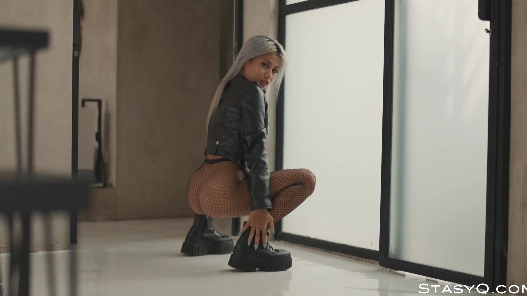 Solo, Posing 2022-10-09 RiriQ SiteRip