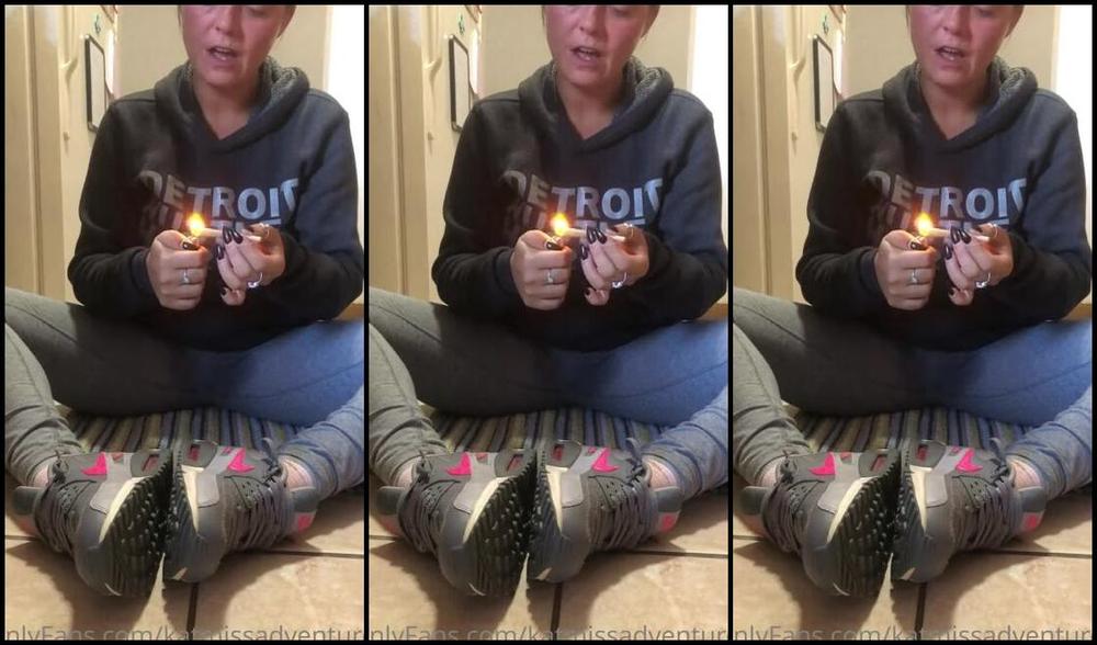 Adventuretoeskat Nicknamed Missadventuretoeskat Onlyfans Hot Wet Playing With My Feet On The Kitchen Floor Where Are You Don T Forget To Like Comment