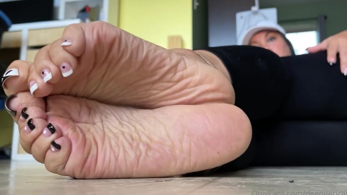 Deedeericanfeet Onlyfans As Requested In This Wide Angle View Closeups Of My Soft Wrinkly Soles