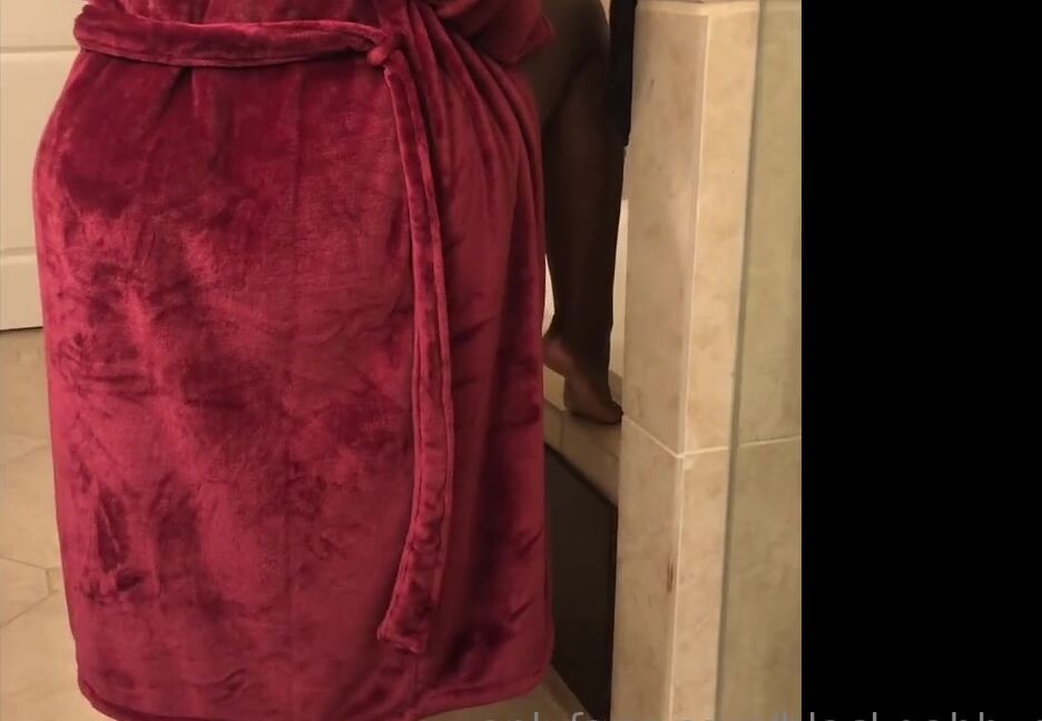 Mistress Gabby Nicknamed Blackgabbydoll Onlyfans Voyeur Wednesday I Was Tipped To Watch Me Get Ready For A Bubble Bath Message Me For A Real Water