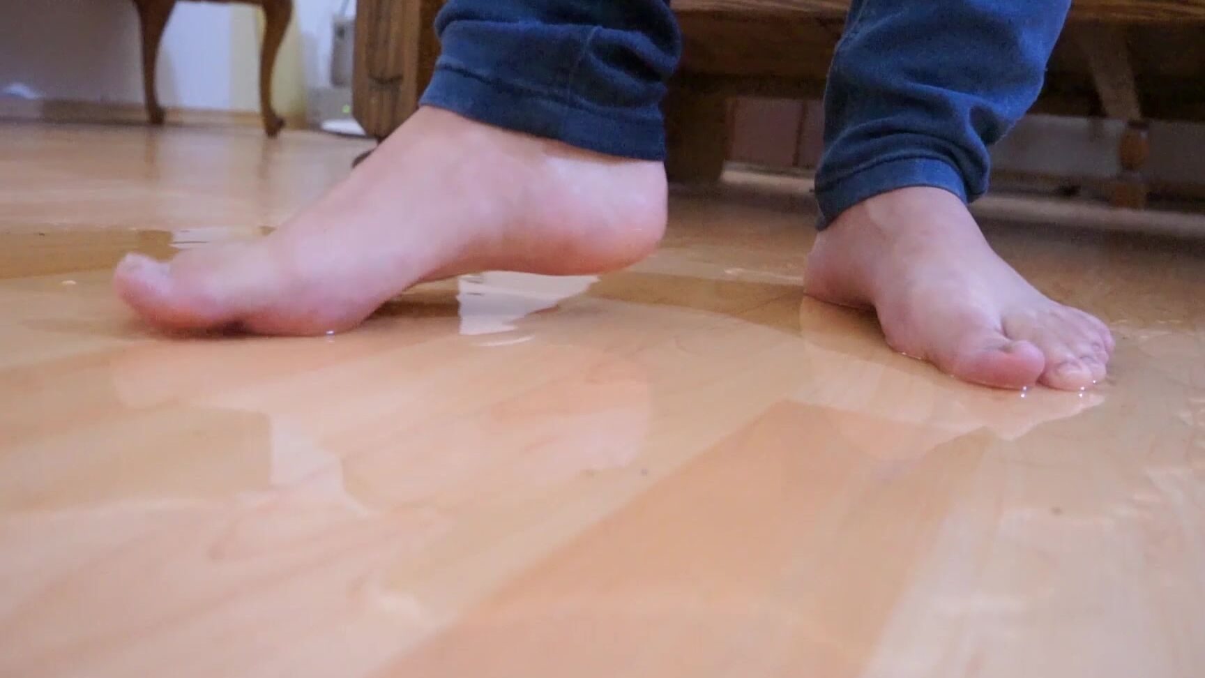 GymBabe - My Baby Is Kicking My Bladder Till I Pee ManyVids