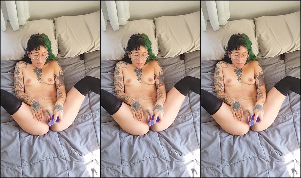 tennesseemilk-17-09-2021-2223490274-happy-friday-my-camera-shakes-a-bit-in-this-please-don-t-let-that-stop-you-from-cumming-