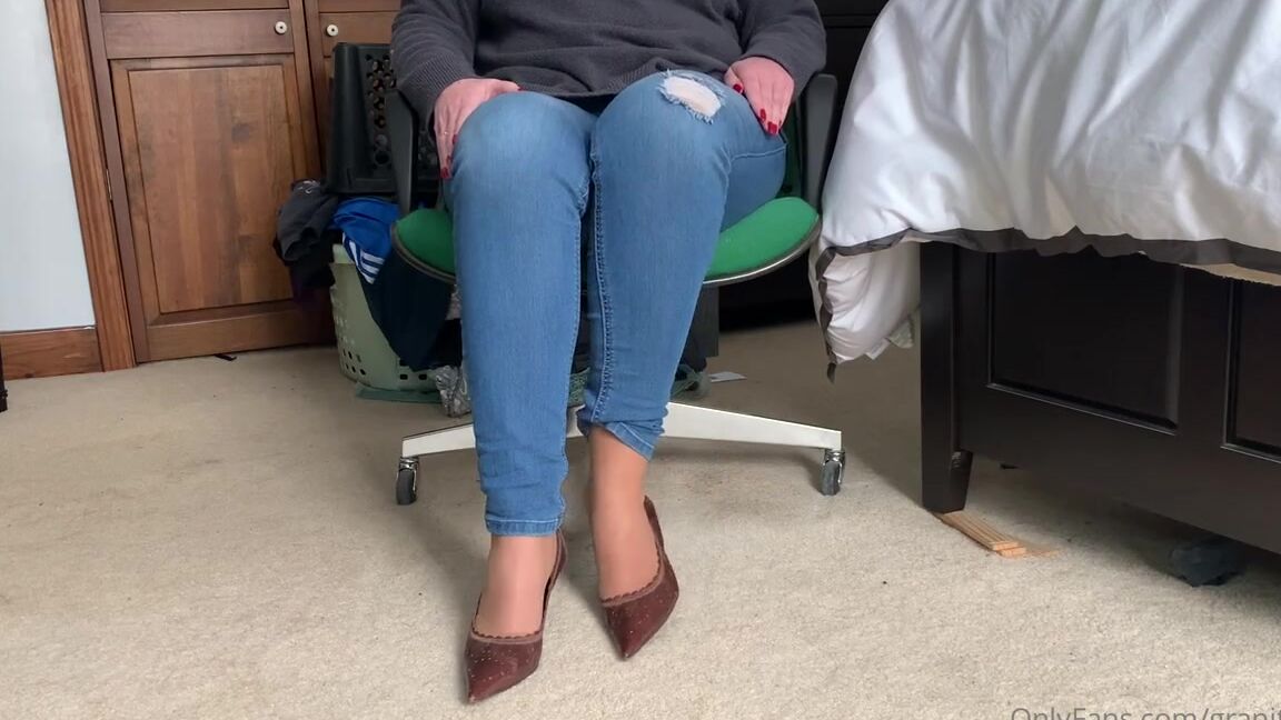 Shawna Nicknamed Granitegirl Onlyfans A Request For Jeans With Pantyhose And Heels See How Nice I Am Filling Requests Many Times If