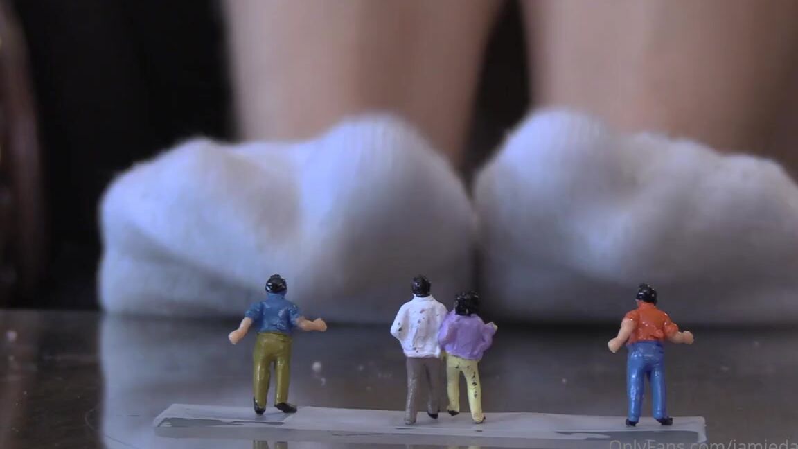 Jamiedaniels Onlyfans Happy Easterpassover Weekend Busy Morning Doing My Bi Yearly Apartment Purge I Grew Up In A Nicep