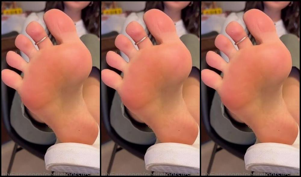Petite Feet Penelope Aka Penelopestootsies739 Onlyfans Smell My Stinky Feet In Vans And Stroke Your Dick