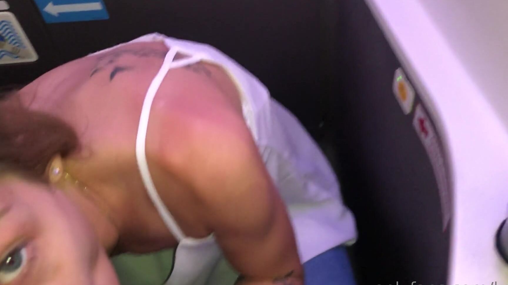 Lutro Fts Blowjob On Flight To Paris With My Gf Cabine Was So