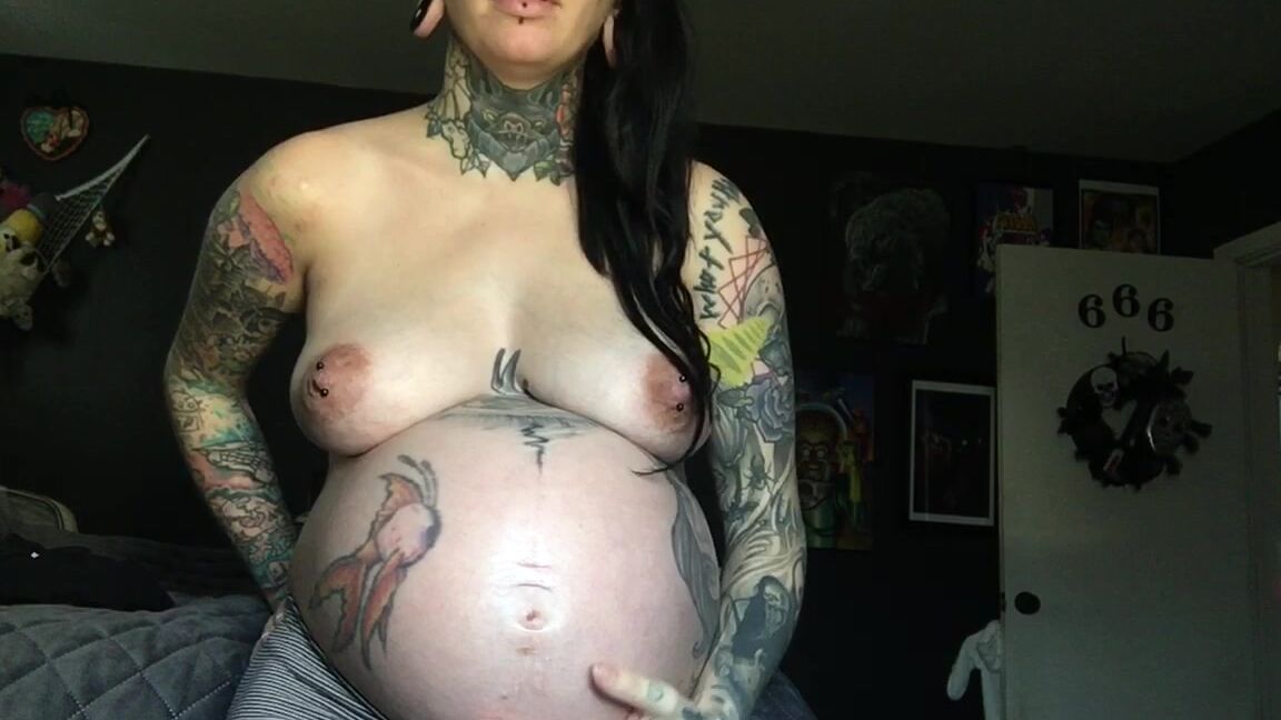 Tanksfeet Pregnant Contractions And Belly Rubbing