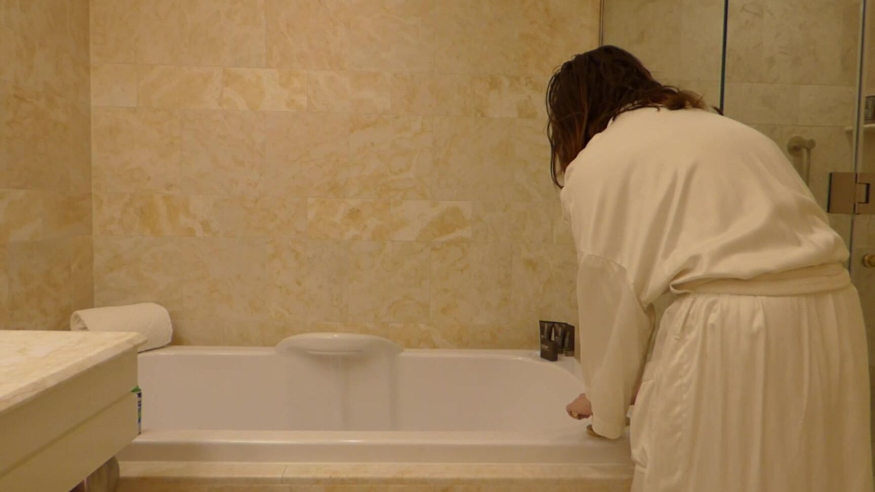 Canadiansammy Shaving Armpits In A Bathtub