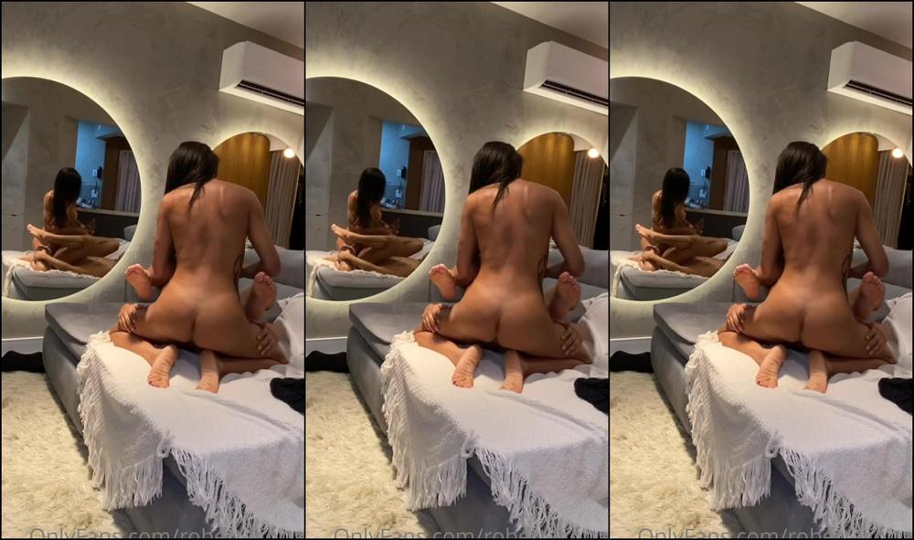 robertacortes-26-10-2020-1145202761-my-concierge-come-to-brig-my-order-and-he-asked-about-a-glass-of-water-and-i-was-so-hard