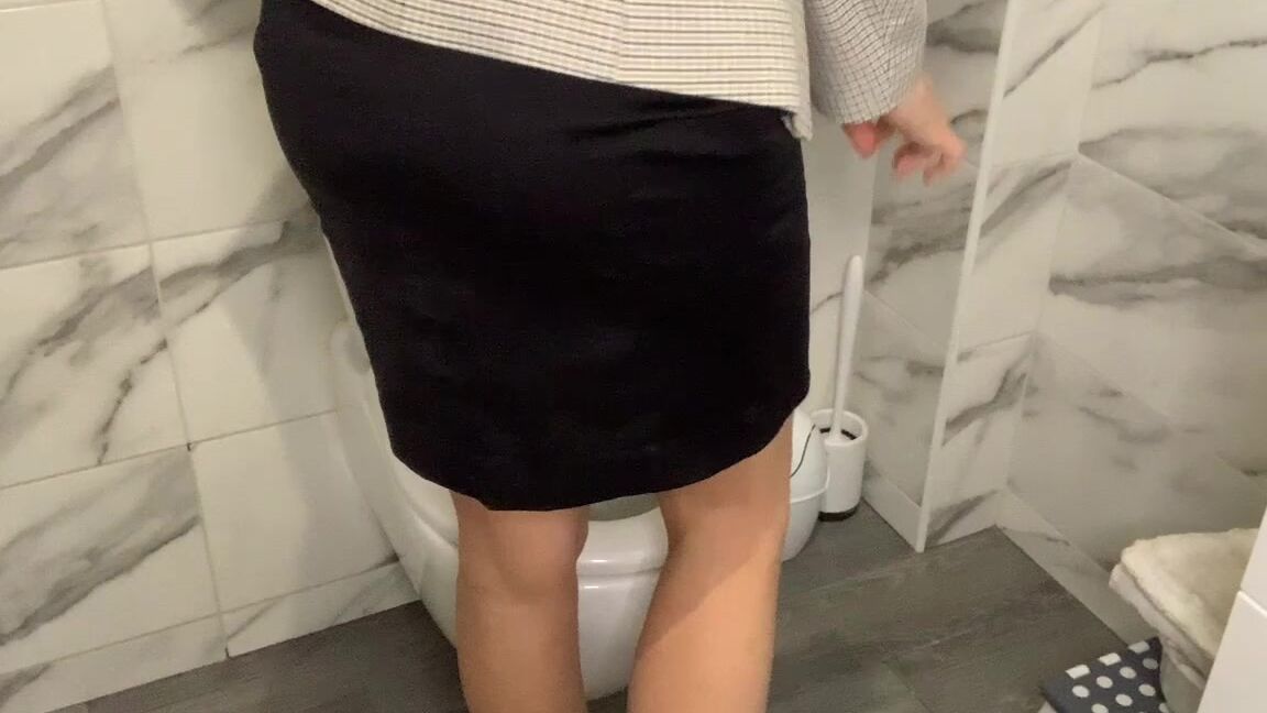 Pee,Secretary,Wet Look,Blonde,Toilet Fetish alexagrey p--ing in the office toilet ManyVids