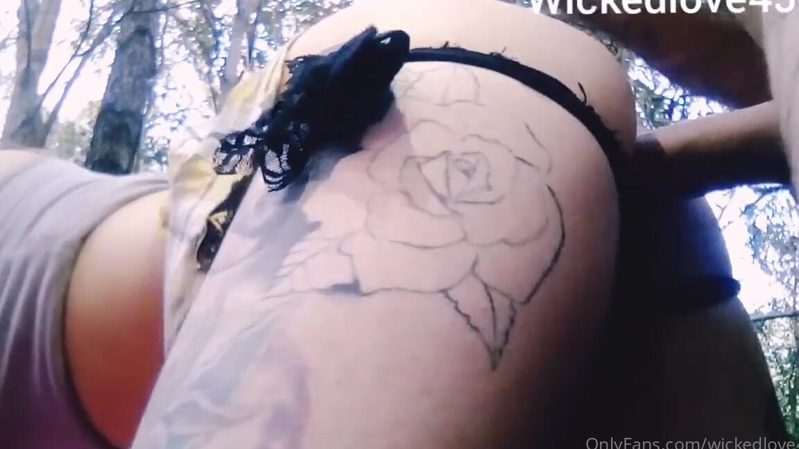 2021-05-10-2105864978-a-premium-video-from-the-hub-re-uploaded-here-mrs-wicked-dressed-as-a-s