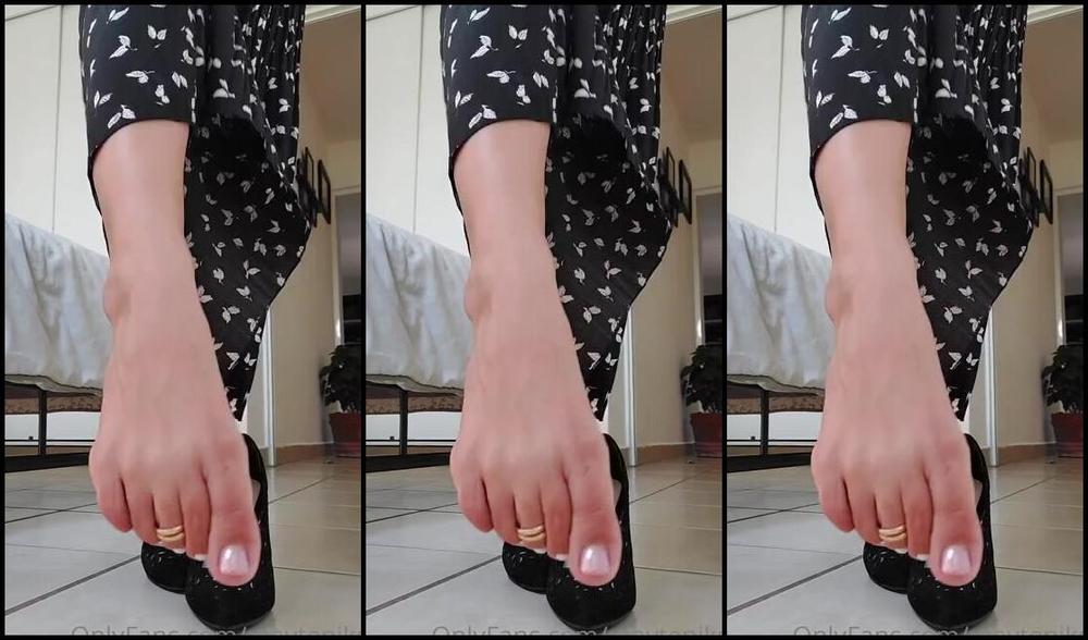 Pinkpikol Nicknamed Pinkpikol Onlyfans Muy Buenos Das Amores Quera Postear Ayer Pero Me Qued Dormida Les Gustan Estos Tacones