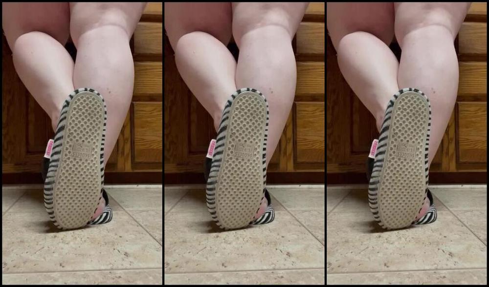 Fattyfeet420 Nicknamed Fattyfeet420 12 01 2023 Onlyfans Video Flexing My Milky Calves While Washing Dishes In My Zebra Slippers