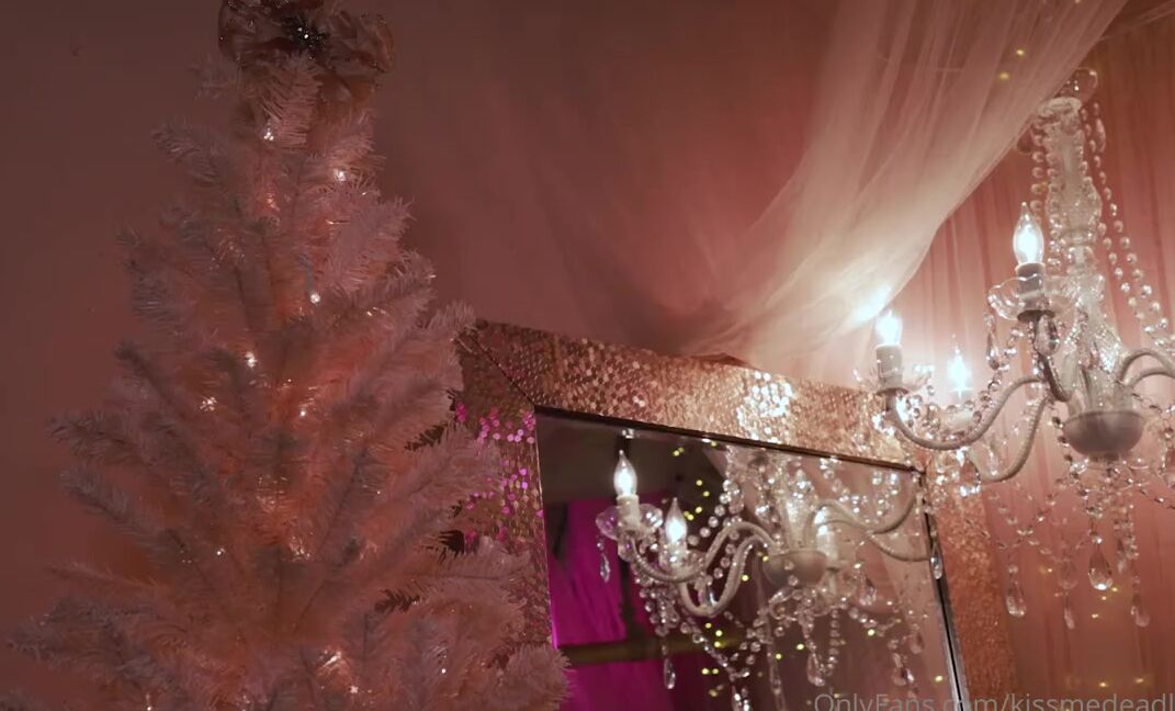 Kissmedeadlydoll Nicknamed Kissmedeadlydoll 12 24 2022 Onlyfans Video Spreading The Holiday Cheer Today With The Release Of A Bimbo Dear Christmas