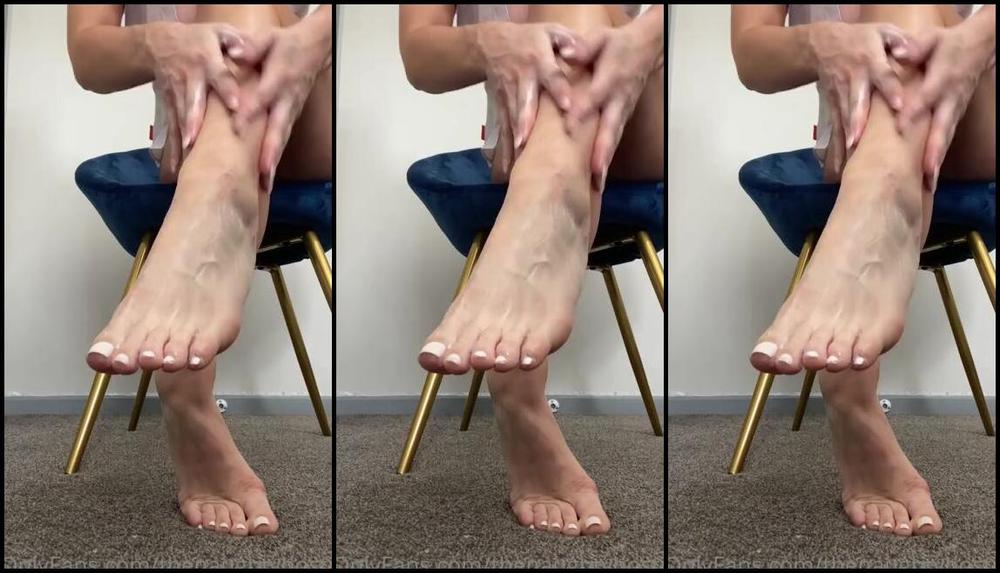 Naughty Nylons Nicknamed Naughtynylons Onlyfans Bare Feet Lotion You Can Rub These For Me All Day