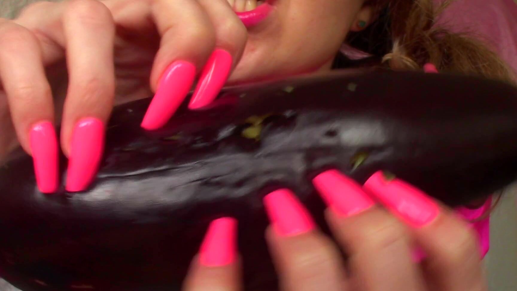 "Goddess Vanessa" finger nail fetish, food, scratching, nails nails vs eggplant manyvids
